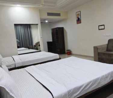 Amravati Hotel | Shri Harichand Hotel