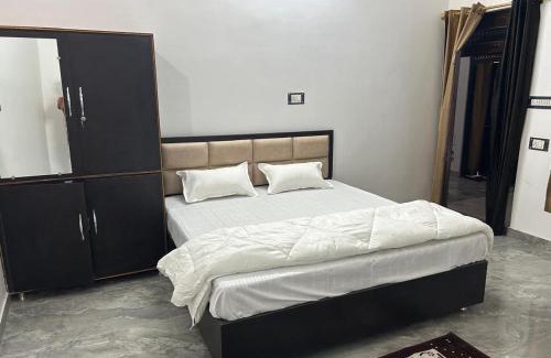 Faizabad House | Shri Narayanam Guest House and Home Stay