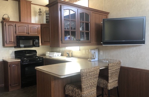 Blind Bay Resort | Shuswap 3 Bedroom Cottage with lake access
