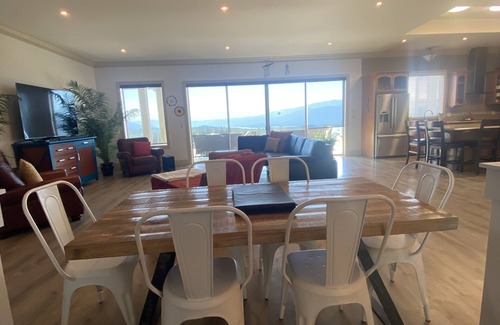Celista House | ❤️Shuswap lake getaway❤️ ❤️(pets welcome)❤️