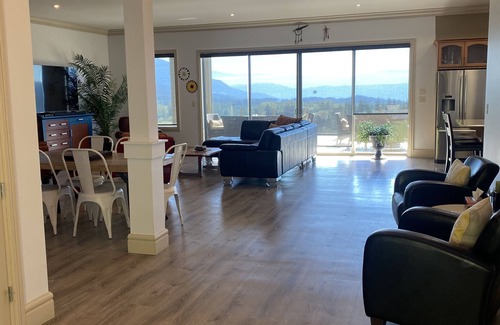 Celista House | ❤️Shuswap lake getaway❤️ ❤️(pets welcome)❤️