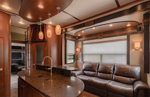 Blind Bay House | Shuswap Lake View Gorgeous RV