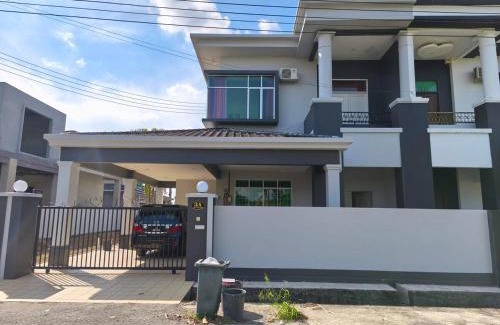 Sibu House | Sibu T3 Homestay- 5 Bedrooms