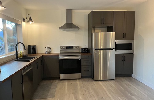 Sicamous Apartment | Sicamous Lake View Hideaway