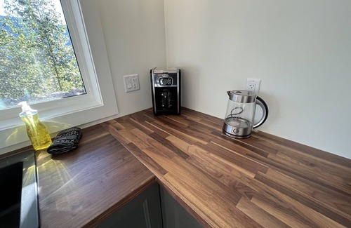 Sicamous Apartment | Sicamous Lake View Hideaway