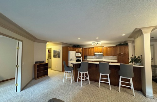 Sicamous Condo | Sicamous - Spacious canal front condo with boat slip