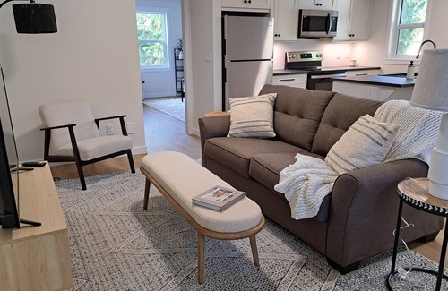 Sicamous Apartment | Sicamous Upper Suite - Licensedn