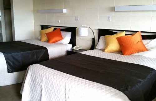 Beaverlodge Hotel | Side Trax Inn