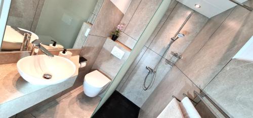 Siegen Apartment | Siegen Oberstadt mit Küche und 75 Zoll TV