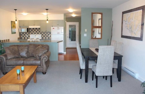 Tofino Apartment | Sienna's Harbour House