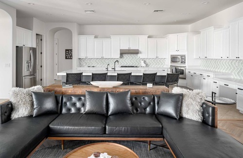 North Scottsdale House | Sierra Luxe: Chic Design,Ultimate Backyard & Pool