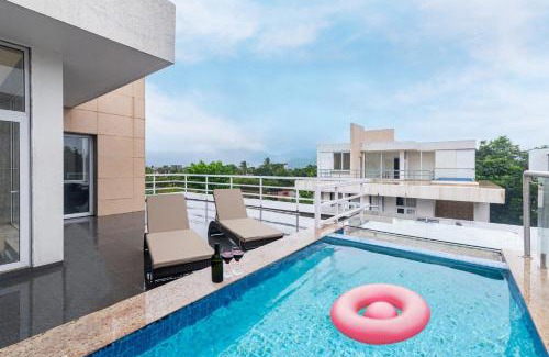 Lonavala Villa | Sierra Skies by StayVista - A mountain-view villa featuring a rooftop swimming pool, Turf, and A gym for an elevated stay