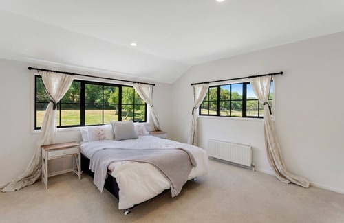Dairy Flat House | Sierra Sky Manor located in Countryside