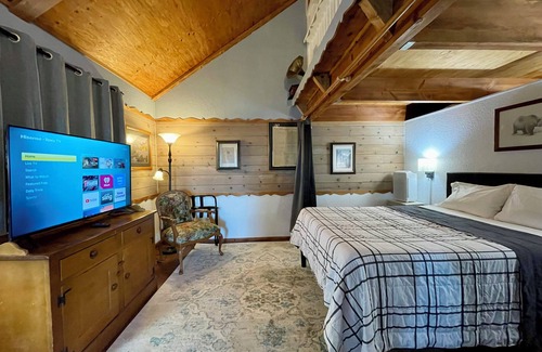 Ahwahnee Cabin | Sierra Suite - Spacious 2 queen suite with amazing views - Sierra Mountain Lodge