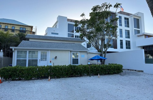 Siesta Key Village House | Siesta Key- 2 Bed 1Bath Villa,1500 ft from Beach, Barefoot Bungalows -"GULL"