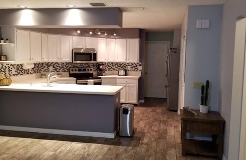 Lake Sarasota House | Siesta Key Beach Family Oasis - 3BR House with Heated Pool in Sarasota!n