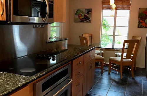 Siesta Key House | Siesta Key Gem ! -50' Lap Pool, Hot Tub and just one Block to Siesta Key Beach!