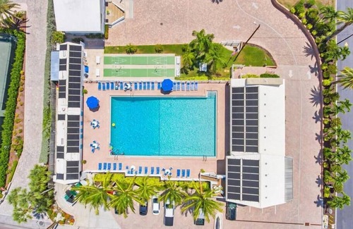 Aloha Kai Apartment | Siesta Key Getaway: Sun, Pool, & Fun