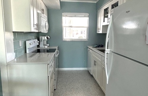 Siesta Key Condo | Siesta Key GULF SIDE~#100 - Peaceful Private Condo, 3 Pools, Jamaica Royale