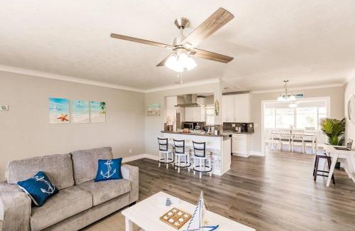 Sarasota House | Siesta Key Private Retreat -Screened Pool Haven