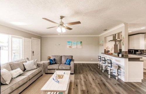 Sarasota House | Siesta Key Private Retreat -Screened Pool Haven