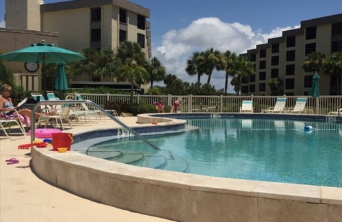 Siesta Key Condo | Siesta Key Secluded Resort Private beach 2 Pools Tennis Pickleball