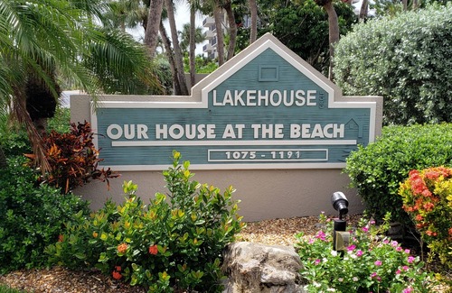 Siesta Key House | Siesta Key Townhome across from Pristine Sand & Blue Waters 2b/2b king queen