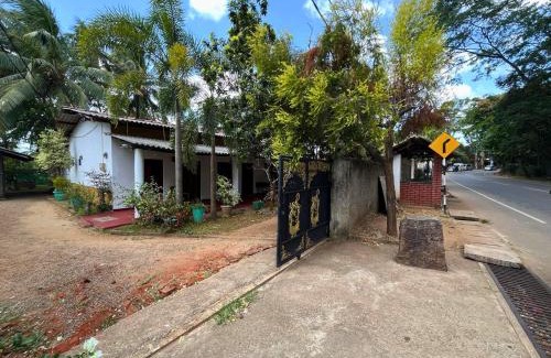 Dambulla House | Sigiri Roots Guesthouse