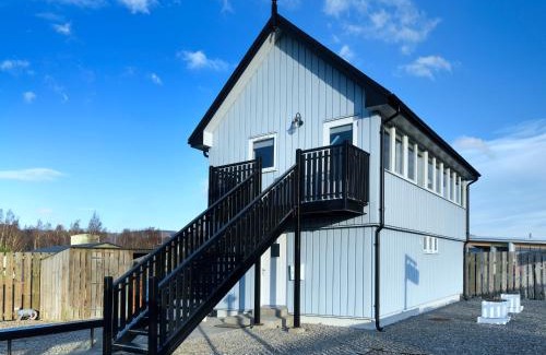 Newtonmore House | Signal Box
