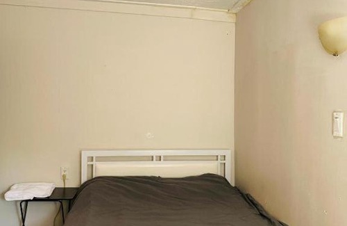 Oakridge House | Signature II Suite Space Share rooms Toronto Canada