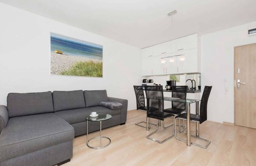 Swinoujscie Apartment | Sikorskiego 1 | Beige and Grey Apartment | Balcony