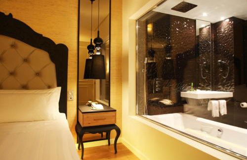 Mozelos Hotel | Silk Motel
