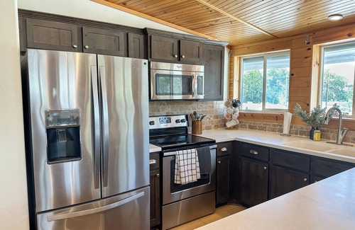 Hondo House | Silo House in the country with a pool! Hunters welcome!