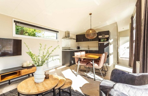 Ede Ski Chalet | ✓ Silva at Bospark Ede ✓ Holiday home for 4 people ✓ Located in Ede (Gelderland) ✓ Holiday resort in the Veluwe region ✓ Book directly at the resort