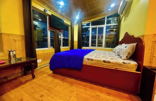 Shimla Bed & Breakfast | Silver Cedar BnB Sharma Niwas Near Mall Road
