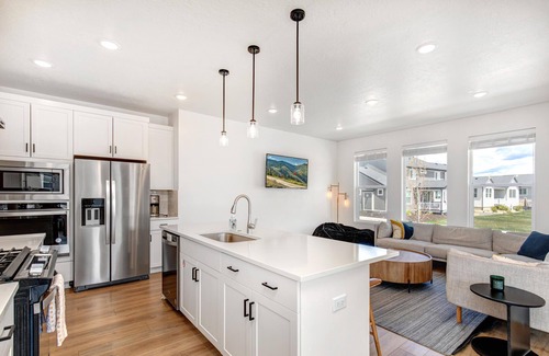 Park City House | Silver Creek 6885 Two King beds-Panoramic Mountain Views-Garage Parking