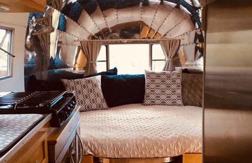 Durango House | SILVER FOX ~ Airstream in Apple-Orchard ~15 minutes from Downtown Durango