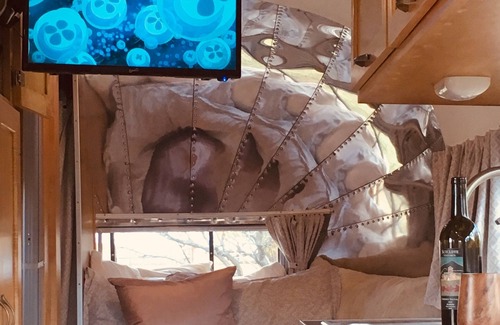 Durango House | SILVER FOX ~ Airstream in Apple-Orchard ~15 minutes from Downtown Durango