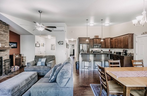 Maple Falls Cabin | Silver Lake Cabin #47 - Lakefront - Wi-Fi - F/P