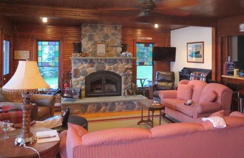 Castile Cottage | Silver Lake - Charming turn of the century Victorian Cottage - 5 miles to Letch.