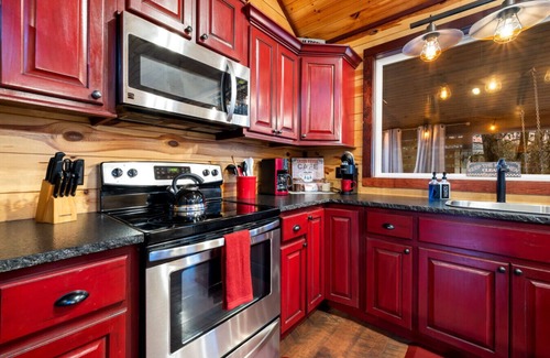 Broken Bow Cabin | Silver Linings · Honeymoon Cove: Daybed + Fire Pit Swings & Hot Tub