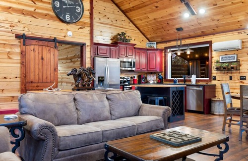 Broken Bow Cabin | Silver Linings · Honeymoon Cove: Daybed + Fire Pit Swings & Hot Tub