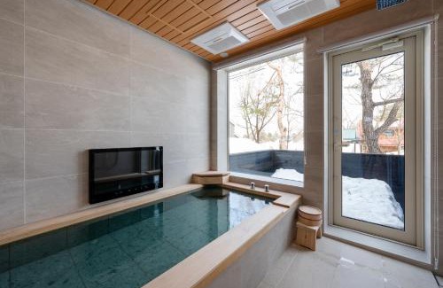 Echo Land House | Silver Maple Chalet by Hakuba White Fox Company