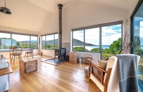 Bicheno House | Silver Moon at Half Moon