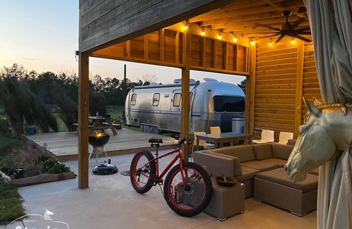 Fairhope House | Silver Sail Airstream Glamping sanitized Wifi EV charger 10 ac
