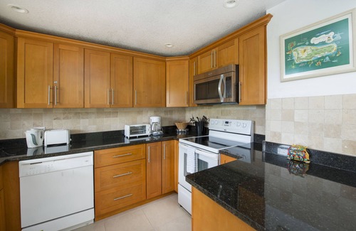 Seven Mile Beach Apartment | Silver Sands Condominiums