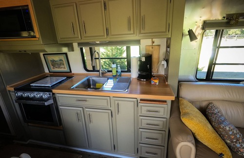 Fairhope House | Silver Star Glamping at its best ! Huge 30ft Airstream with everything and more