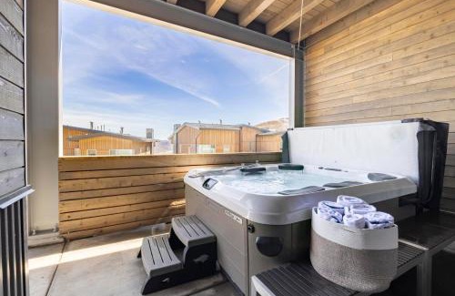 Park City House | Silverado by AvantStay Snowboarders Skiers Paradise w Hot Tub Views Easy Slope Access