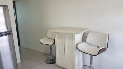 Runaway Bay Apartment | Silverbuttons
