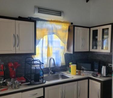 Runaway Bay Apartment | Silverbuttons